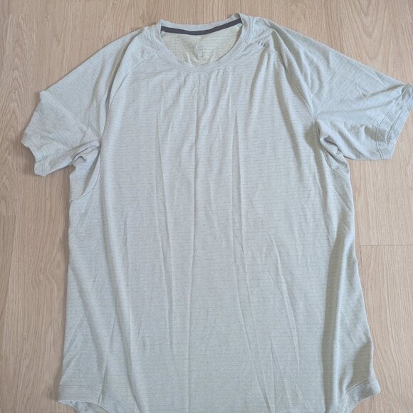 2x Lululemon Drysense Short Sleeve Shirts - Two Large size t-shirts - Picture 5 of 6